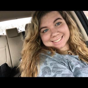 Meet your Posher, Alyssa